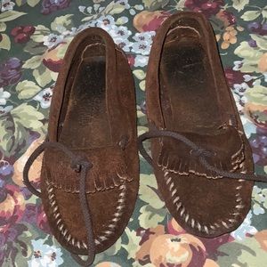 Minnetonka kids house shoes